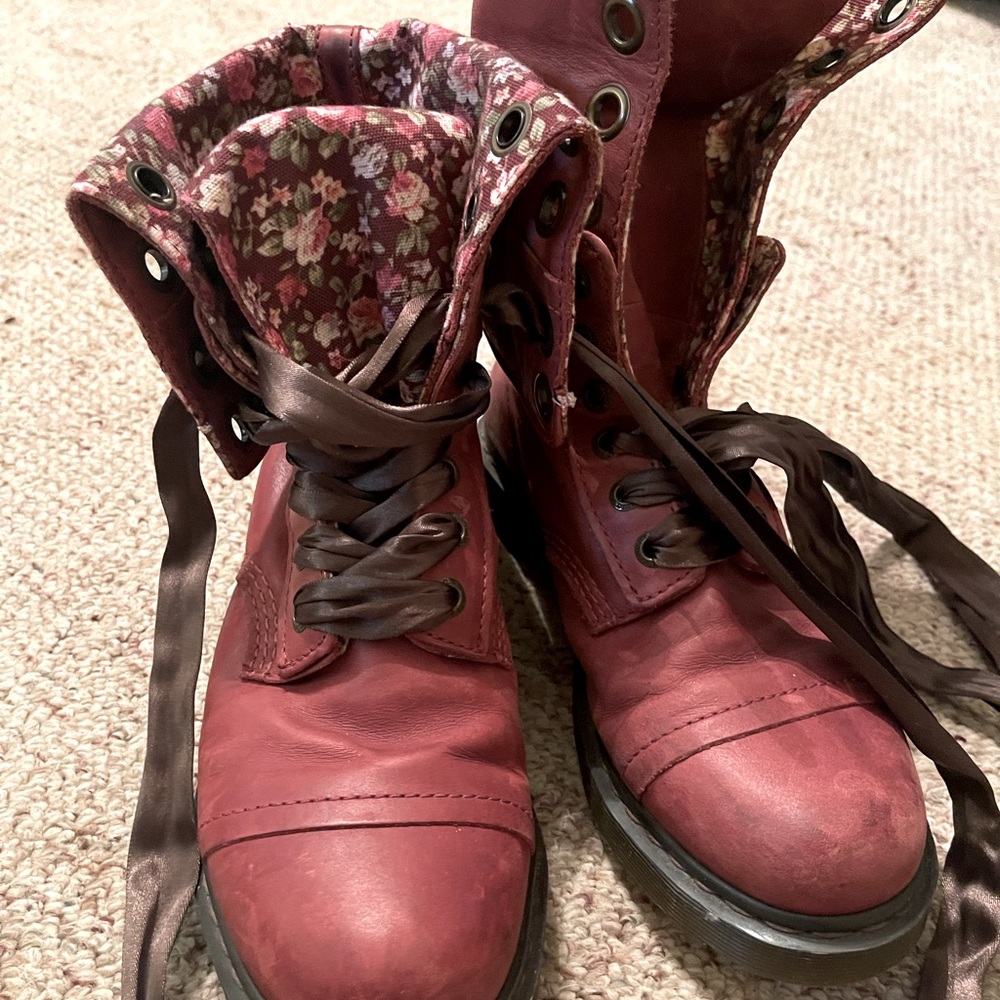 Dr martens pink and flower boot women’s is size 11
